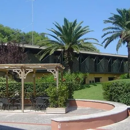 Serra Degli Alimini 2 מלון דירות *